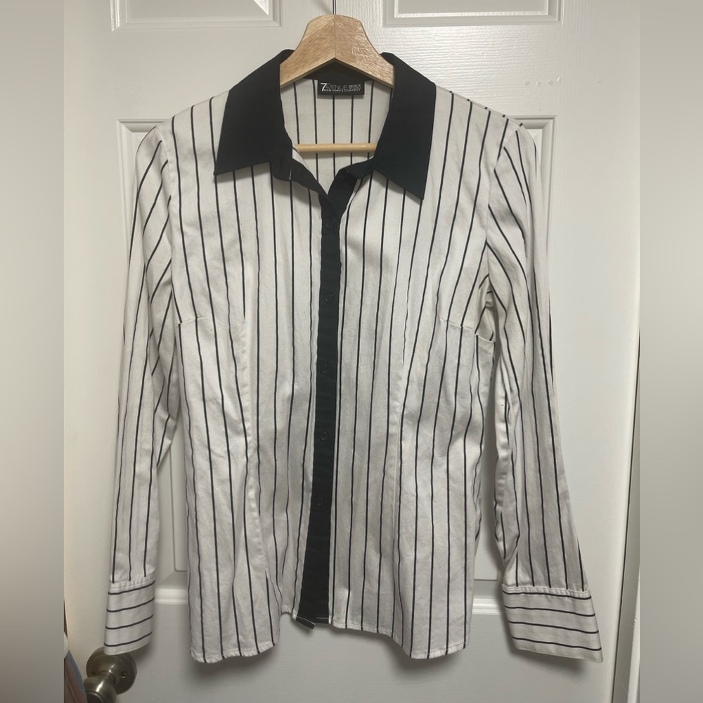 Women’s Dress Shirt  Button up Size S